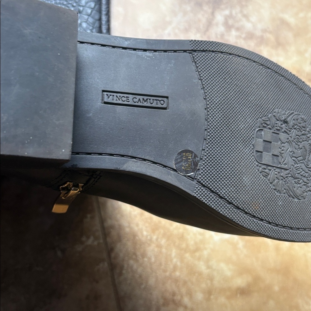 Vince Camuto dark brown leather boots size 9M. - Picture 2 of 4
